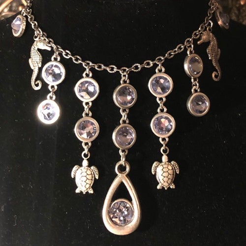 Förtjusande halsband med sköldpaddor & sjöstjärnor & Swarovskikristaller