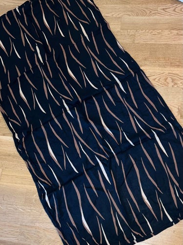Ny svart/beige/brun strandkjol