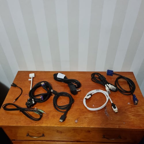 Stort kabelpaket med HDMI, VGA, ström och ljudkablar