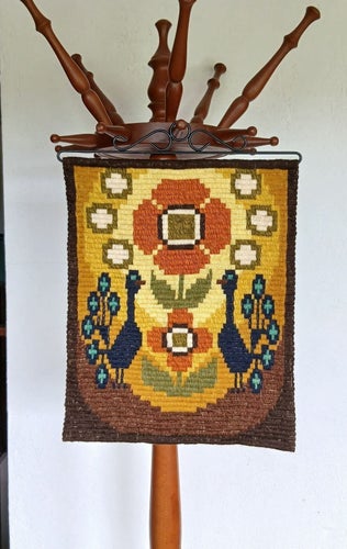 ~*~ Handbroderad vintage bonad ~ '70tal ~ 2 påfåglar ~ ylle vepa ~*~