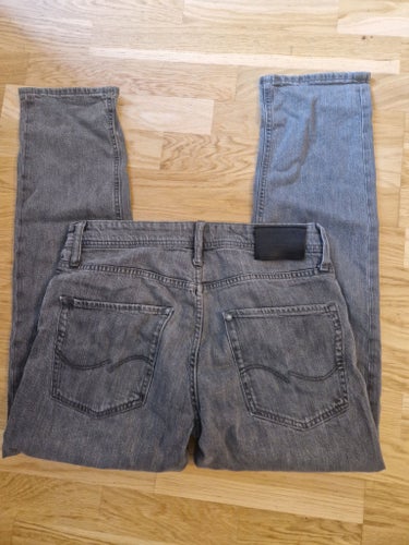 Jack & Jones grå jeans, storlek 28/30