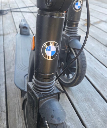 Micro for BMW, två elsparkar - för reservdelar