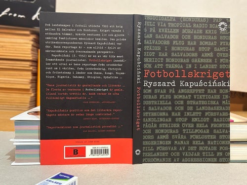 Fotbollskriget av Ryszard Kapuscinski, bok, Very good plus
