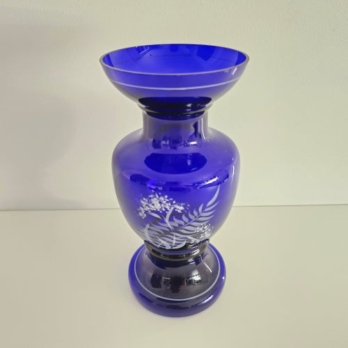 Böhmisk Koboltblå Glasvas Handmålad Dekor Konstglas Vintage 22 cm