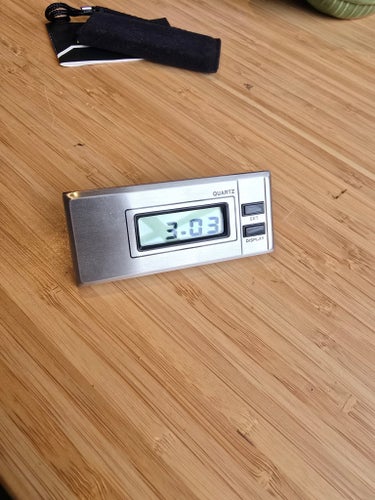 Retro Reseväckarklocka Quartz – Oanvänt skick (NOS) med svensk manual!