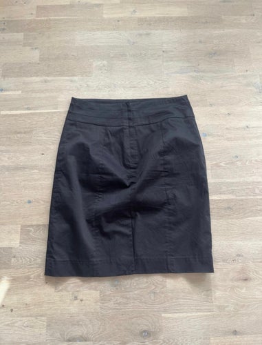 H&M svart kjol, storlek 44
