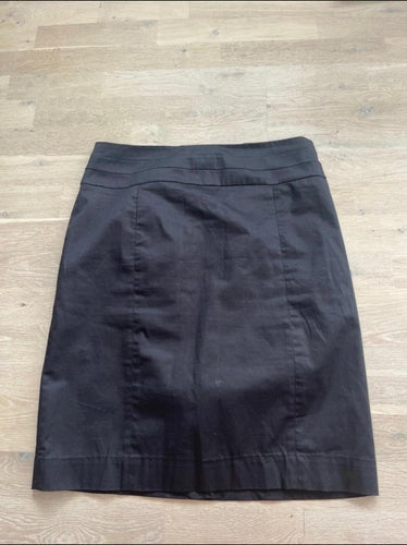 H&M svart kjol, storlek 44