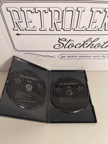 DVD + CD - No Remorse IV / 4. Red Wine Revenge Trimmad Rullator Carbon Black
