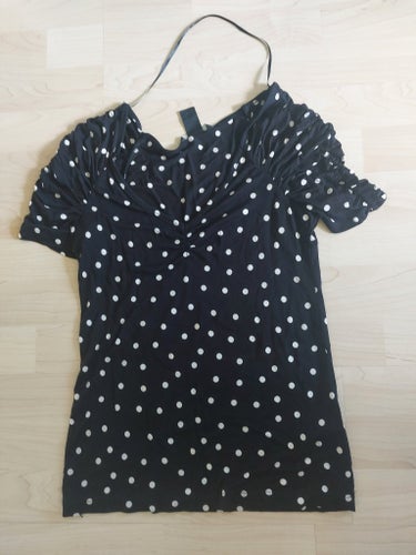 Svart topp med vita prickar H&M stl S