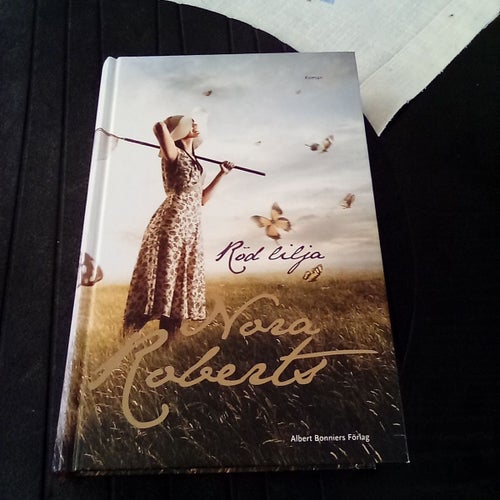Röd lilja av Nora Roberts, 2011