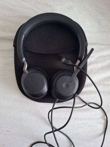 Jabra Evolve2 40 headset med originalfodral