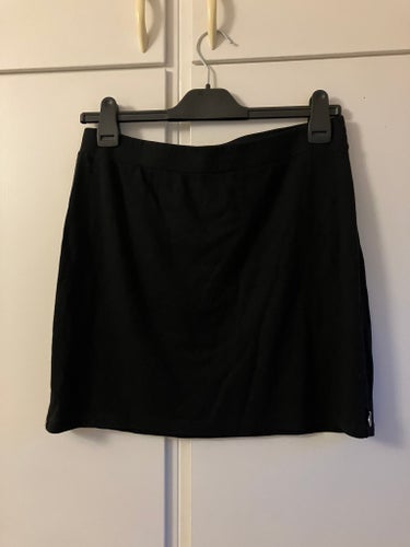 Svart kjol Ajlajk stl.M