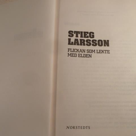 FLICKAN SOM LEKTE MED ELDEN, S. LARSSON, 2006,  BÖCKER