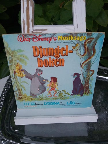 Djungelboken Walt Disney´s musiksaga finns dessvärre ingen CD endast bok