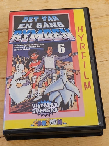 DET VAR EN GÅNG RYMDEN del 6 - CARTON .ÄLDRE HYR VHS.Svenskt Tal (VHS)