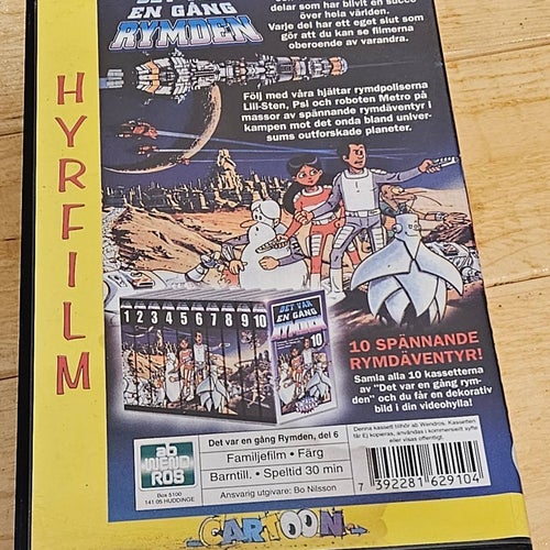 DET VAR EN GÅNG RYMDEN del 6 - CARTON .ÄLDRE HYR VHS.Svenskt Tal (VHS)