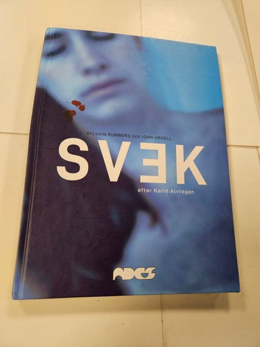 Svek (Sylvain Runberg, Joan Urgell.) - Fint skick!