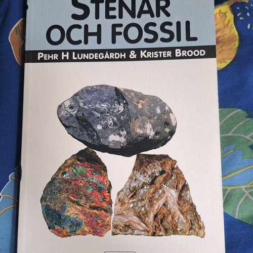 Stenar och fossil - en handbok ur Norstedts Färgserien