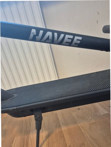 Navee elsparkcykel