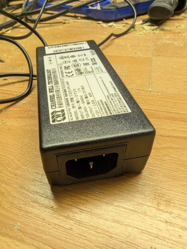 Strömadapter 12V 3.33A