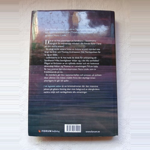 I de lugnaste vatten - Viveca Sten