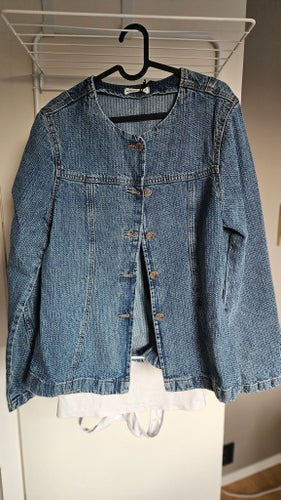 Helt ny m lapp jeansjacka från ginatricot storl.m