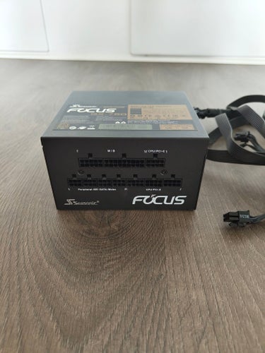 Seasonic FOCUS GX-750 nätaggregat med kabelhärva