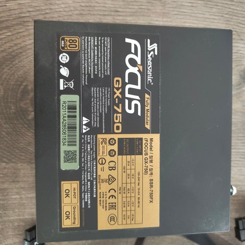 Seasonic FOCUS GX-750 nätaggregat med kabelhärva