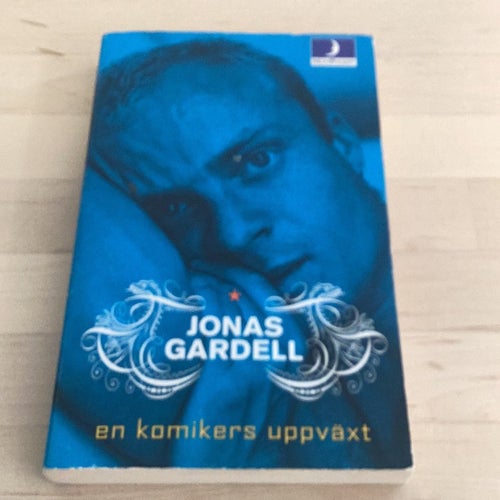 En komikers uppväxt av Jonas Gardell, Okänt publiceringsår
