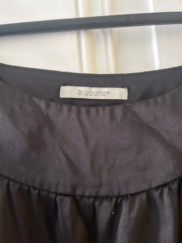 b.young svart blus, storlek L