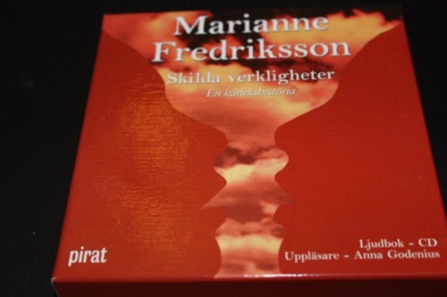 CD-bok: Skilda verkligheter - Marianne Fredriksson
