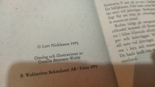 Systrarna fångar en elefant - Lars Nicklasson. bok. Wahlströms 324