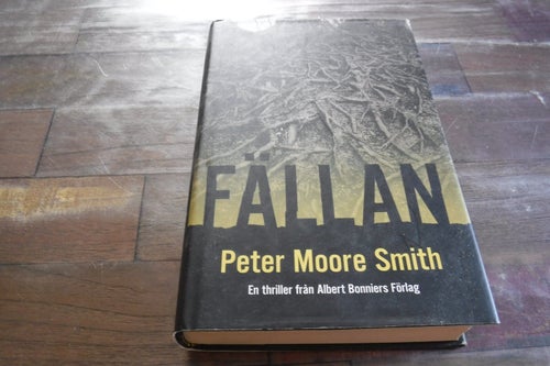 Fällan, författare Peter Moore Smith