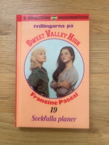 Tvillingarna på Sweet Valley High 19: Svekfulla planer av Francine Pascal, B.