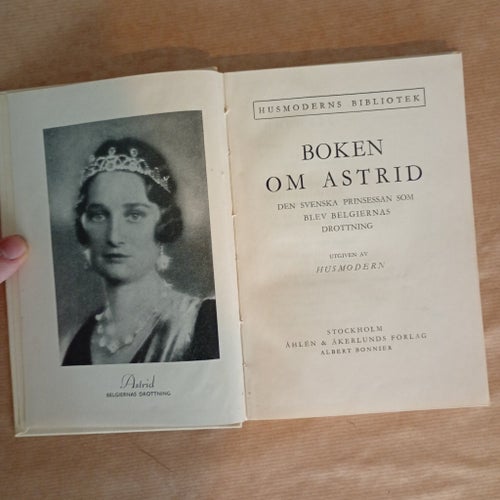Boken om Astrid (1935) - Minnesskrift Drottning Astrid av Belgien - Fint skick!