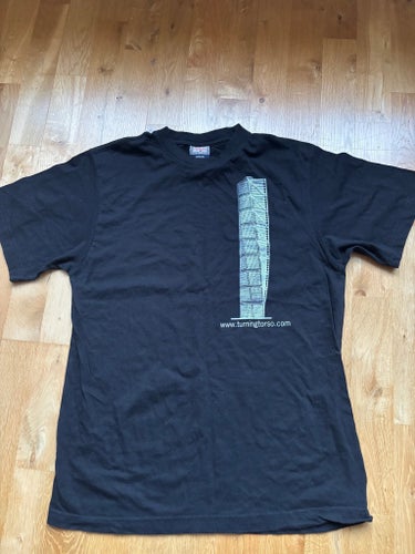 Unisex med Turning Torso tryck svart t-shirt, storlek M med