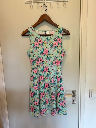 H&M Jättesöt sommar klänning, storlek 36