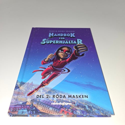 Handbok för Superhjältar Del 2: Röda Masken av Elias & Agnes Våhlund