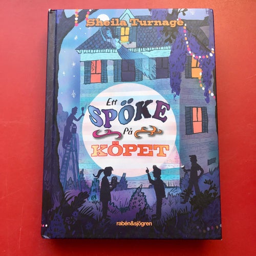 ETT SPÖKE PÅ KÖPET Sheila Turnage 2014