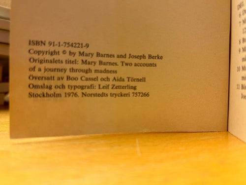 Två rapporter om en resa genom själens mörker av Mary Barnes, Joseph Berke. Bok