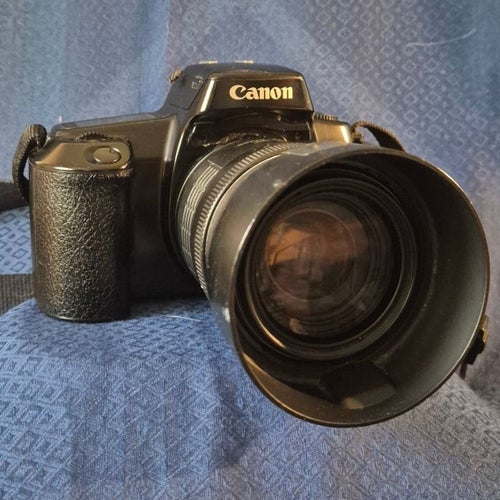 Canon EOS 1000F N med objektiv