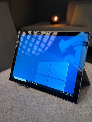 Microsoft Surface Pro 4 (i5/4GB/128GB) – Spräckt skärm
