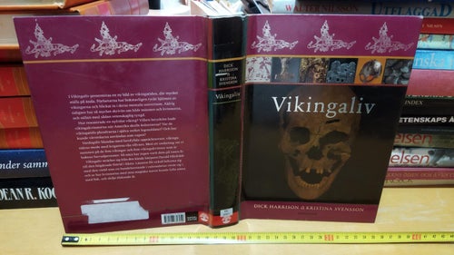 Vikingaliv Dick Harrison. Bok. Very Fine plus. BM