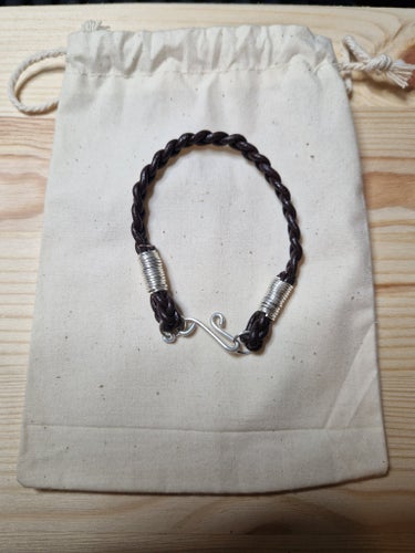 Handgjort Läderarmband i Äkta Silver – Unikt hantverk från MLindStudios