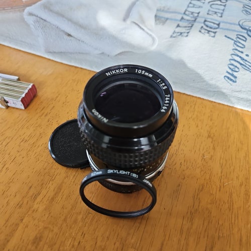 Nikon Nikkor 105mm 1:2.5 objektiv