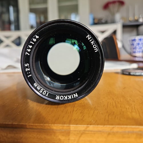 Nikon Nikkor 105mm 1:2.5 objektiv