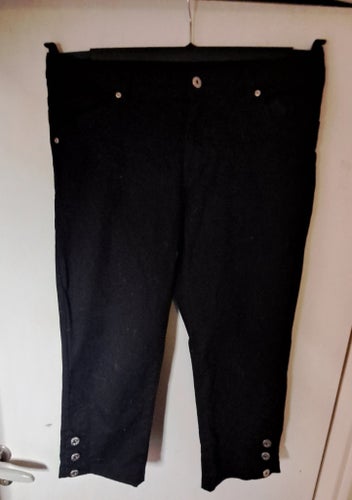 Soda Wear svarta capribyxor, storlek M