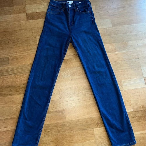 Blåa very high waist jeans i jättefint skick 7/8 från H&M i Strl 36