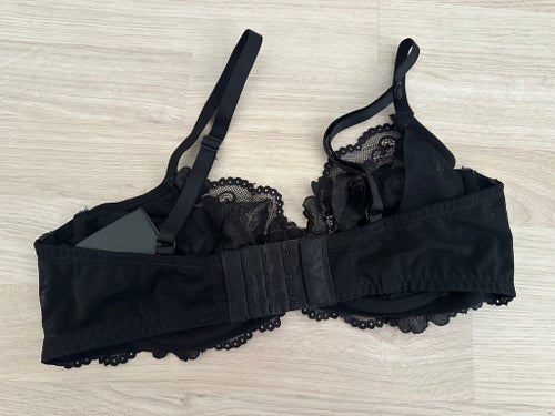 H&M svart bh i storlek 80C