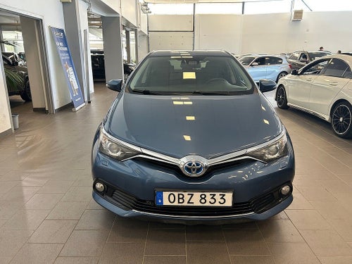 Toyota Auris Hybrid e-CVT, 136hk, 2015